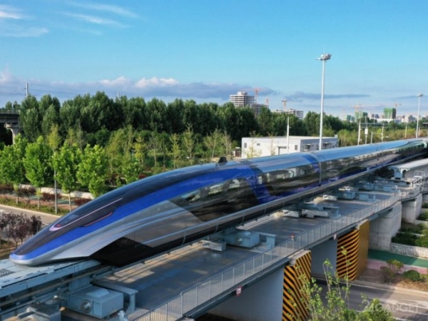 Представлен самый быстрый водородный поезд в мире (2 фото)